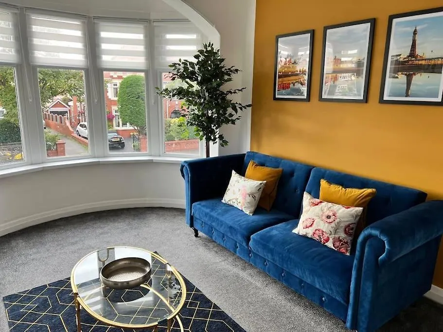 Apartment Hidden Gem W/ Parking Short Walk To Pleasure Beach Blackpool