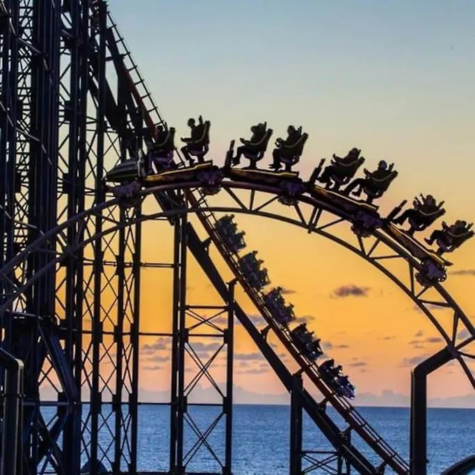 Hidden Gem W/ Parking Short Walk To Pleasure Beach Blackpool Apartment