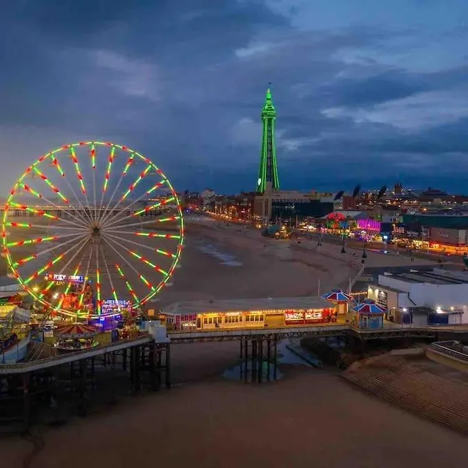 Hidden Gem W/ Parking Short Walk To Pleasure Beach Blackpool