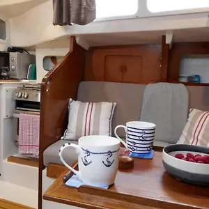 https://couples-city-centre-getaway-on-the-water.bournemouth-hotels.org