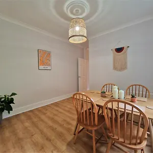 https://lovely-seafront-apartment-with-garden.cardiffhotelswales.com