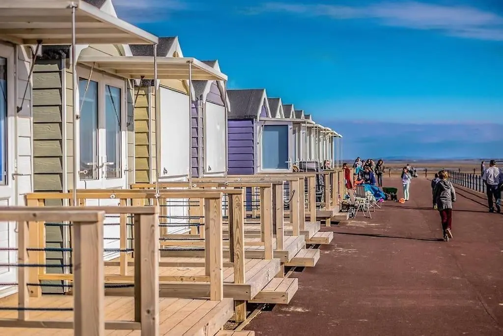Hidden Gem W/ Parking Short Walk To Pleasure Beach Blackpool
